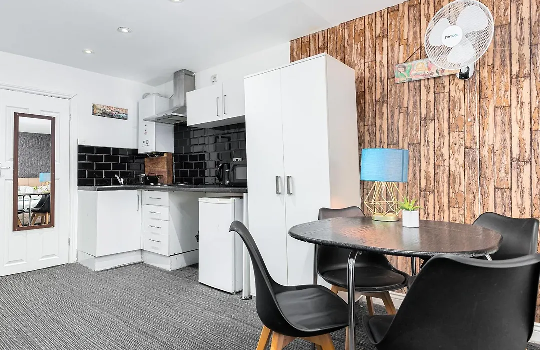 Whitechapel Grand-1